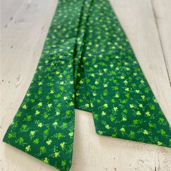 Equestrian Stock Tie Foxhunting Hunter Dressage Green Shamrocks Shaped - Picture 3 of 3